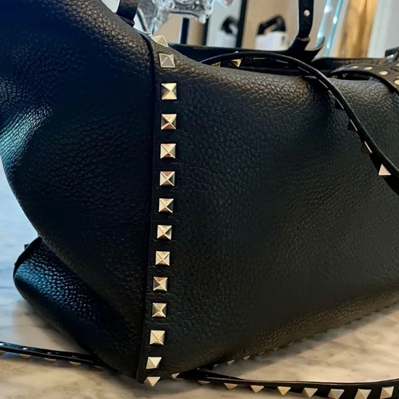 Valentino Garavani Rockstud Tote - Picture 13 of 14
